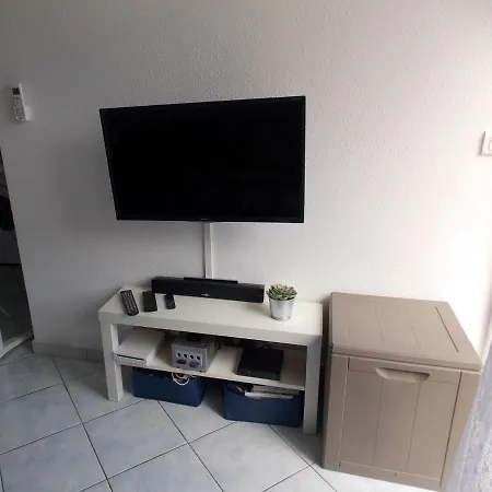 Charming Apartment With Terrace In Cap D'Adge *